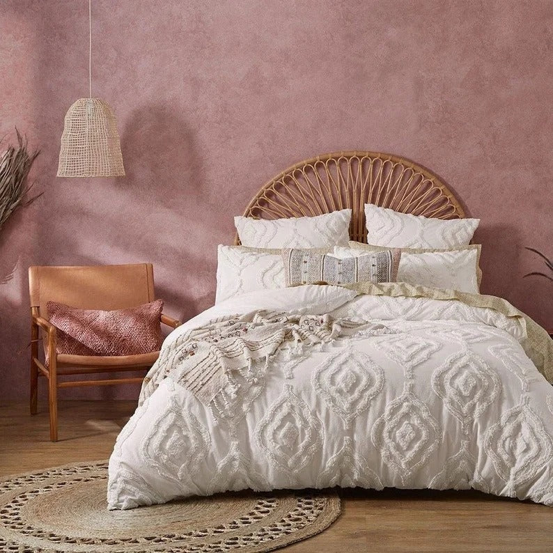 White/Ivory Duvet Cover With Pillowcases